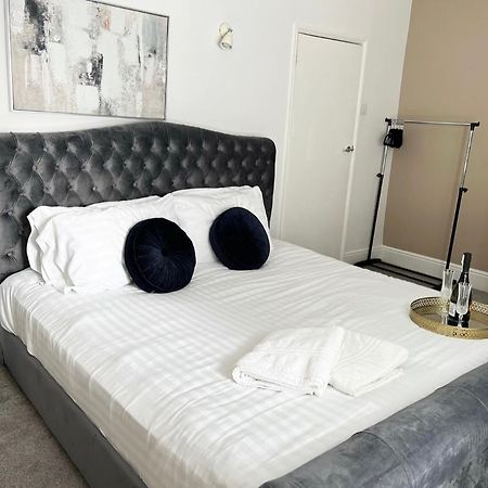 Modern 3 Bed, Heart Of Ashley Cross, 5 Mins To Sandbanks 풀 외부 사진