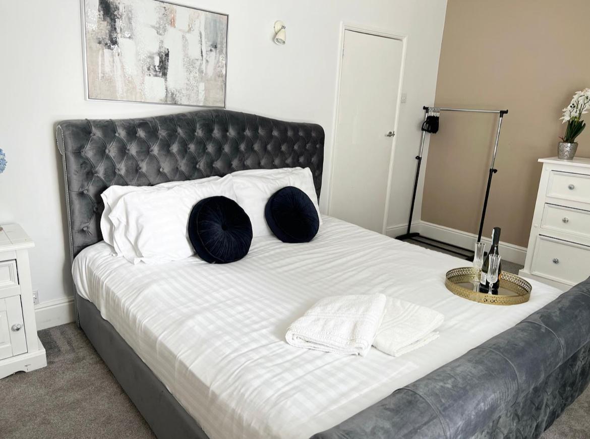 Modern 3 Bed, Heart Of Ashley Cross, 5 Mins To Sandbanks 풀 외부 사진