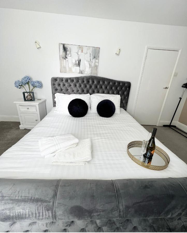 Modern 3 Bed, Heart Of Ashley Cross, 5 Mins To Sandbanks 풀 외부 사진