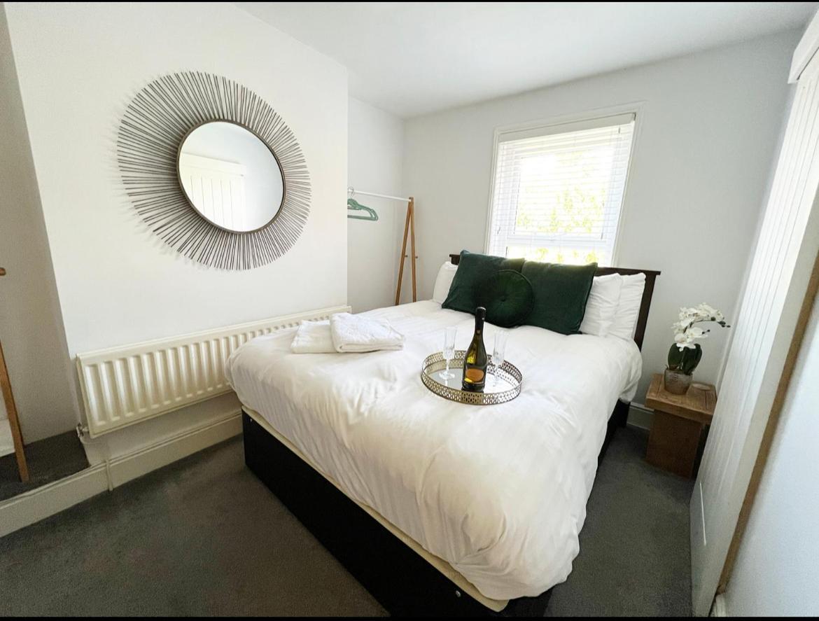 Modern 3 Bed, Heart Of Ashley Cross, 5 Mins To Sandbanks 풀 외부 사진