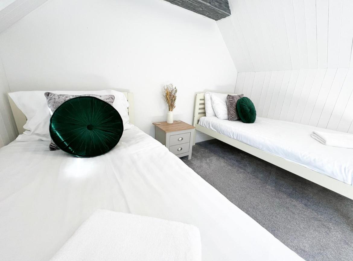 Modern 3 Bed, Heart Of Ashley Cross, 5 Mins To Sandbanks 풀 외부 사진