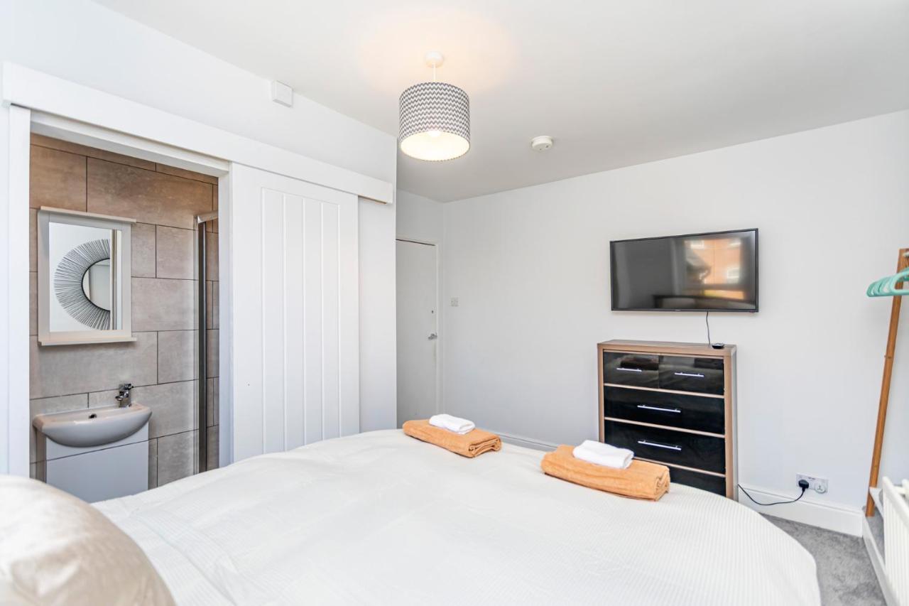 Modern 3 Bed, Heart Of Ashley Cross, 5 Mins To Sandbanks 풀 외부 사진