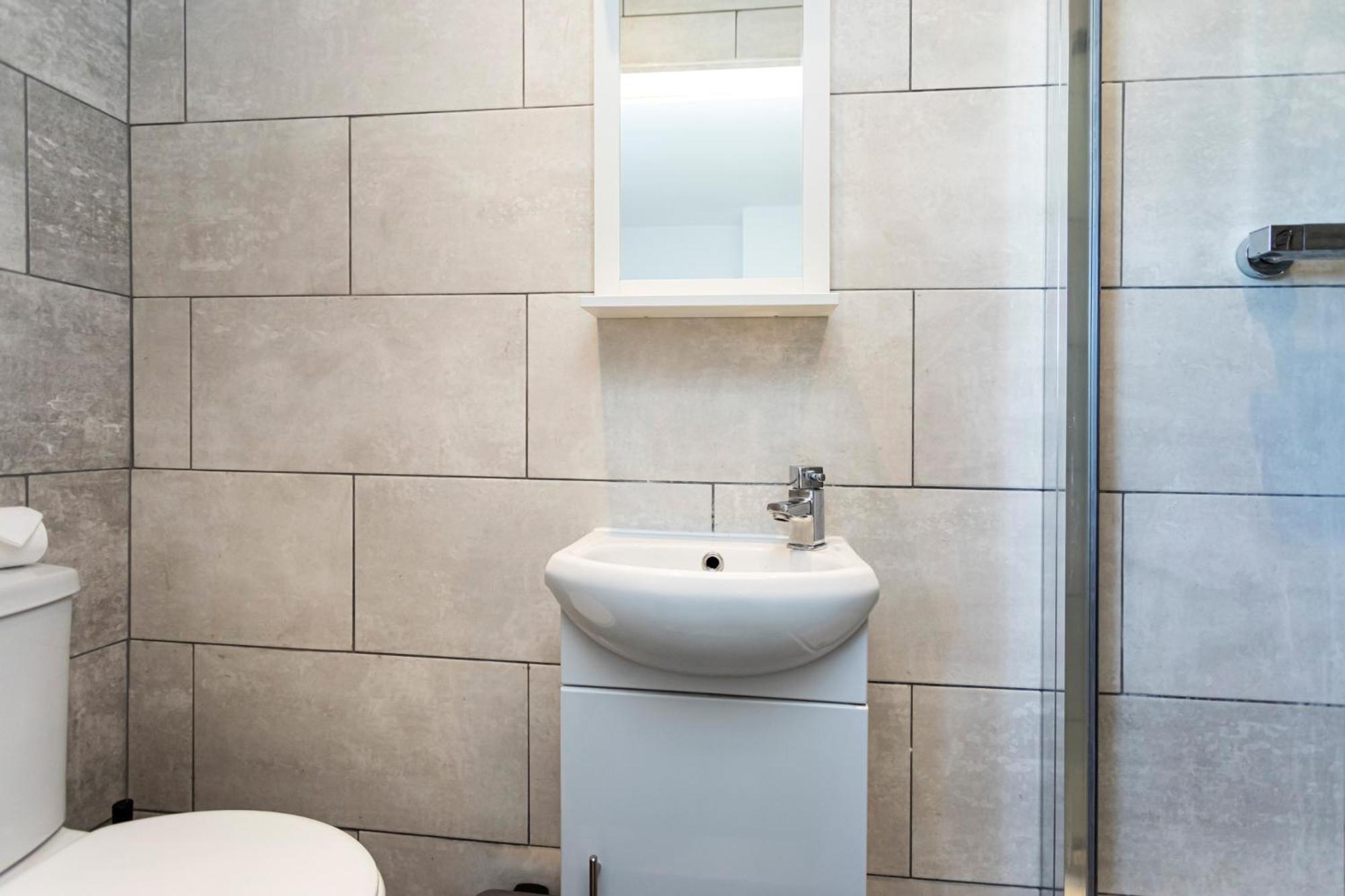 Modern 3 Bed, Heart Of Ashley Cross, 5 Mins To Sandbanks 풀 외부 사진