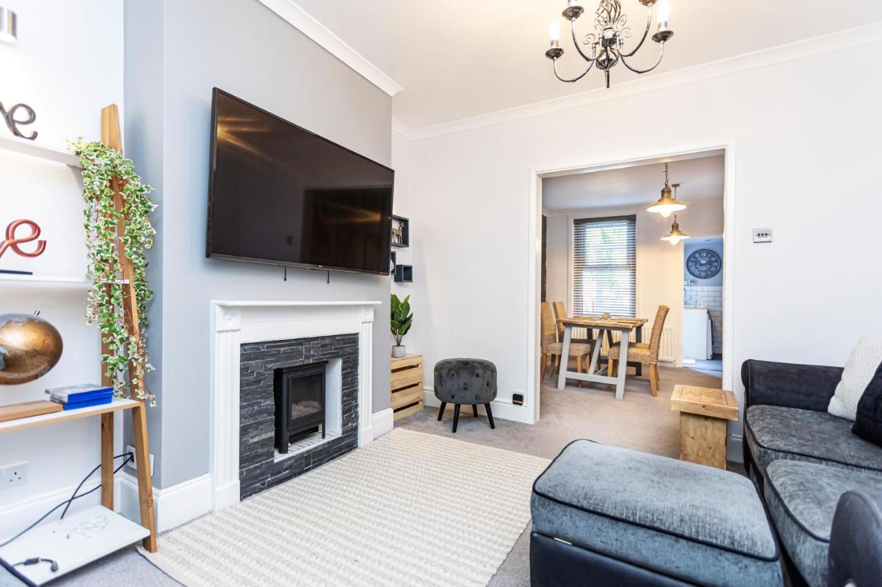 Modern 3 Bed, Heart Of Ashley Cross, 5 Mins To Sandbanks 풀 외부 사진